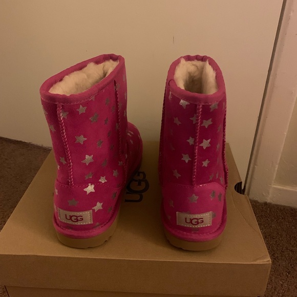 NIB UGG Water Resistant Classic Short Stars Boots - Picture 4 of 5